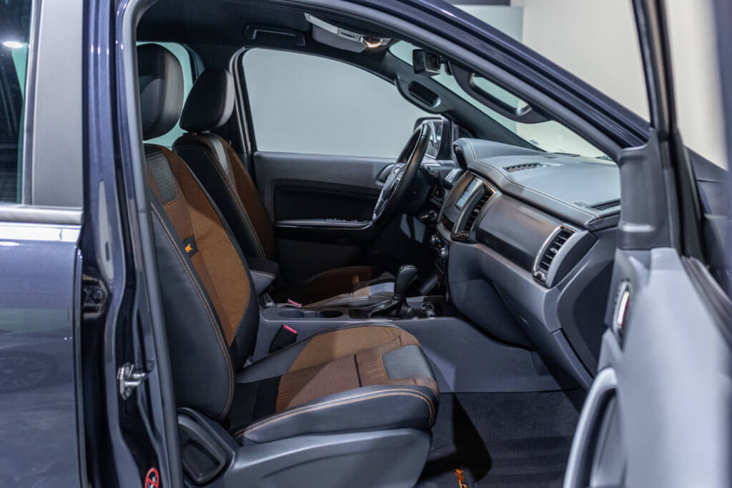 Ford Ranger Gris Interieur 8