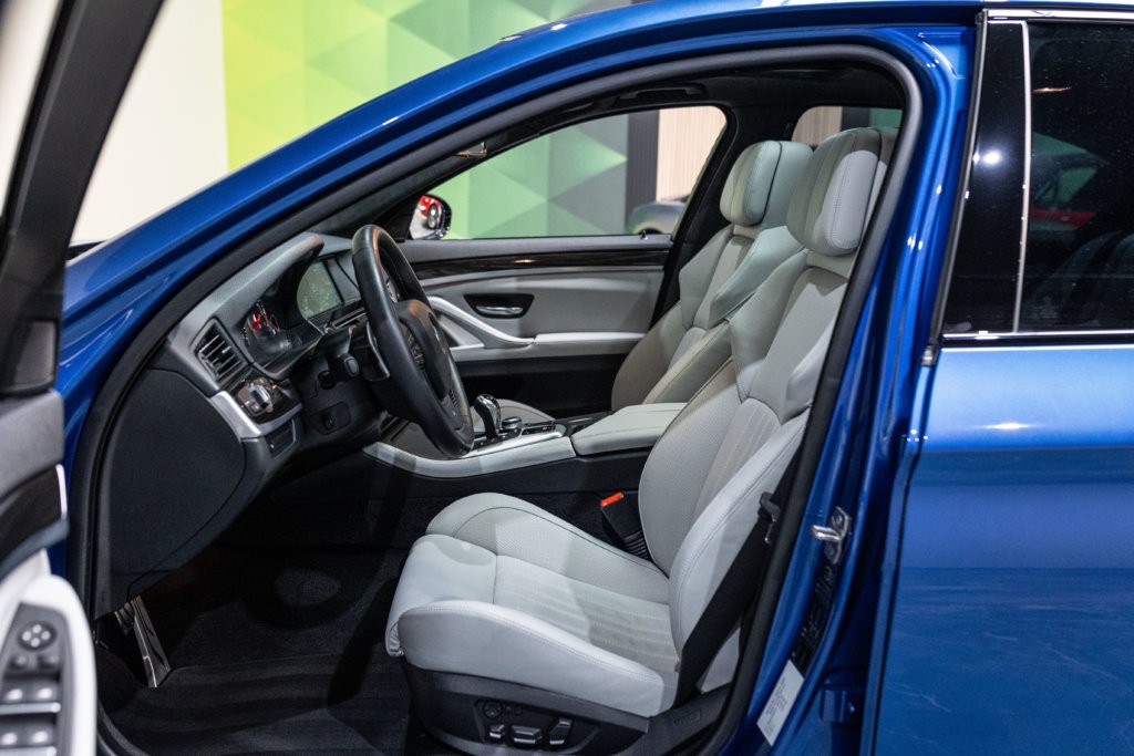 M5 Bleu Japon Interieur