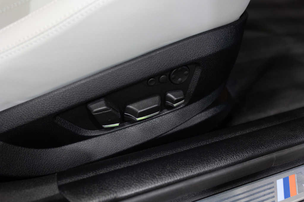 M5 Bleu Japon Interieur 11
