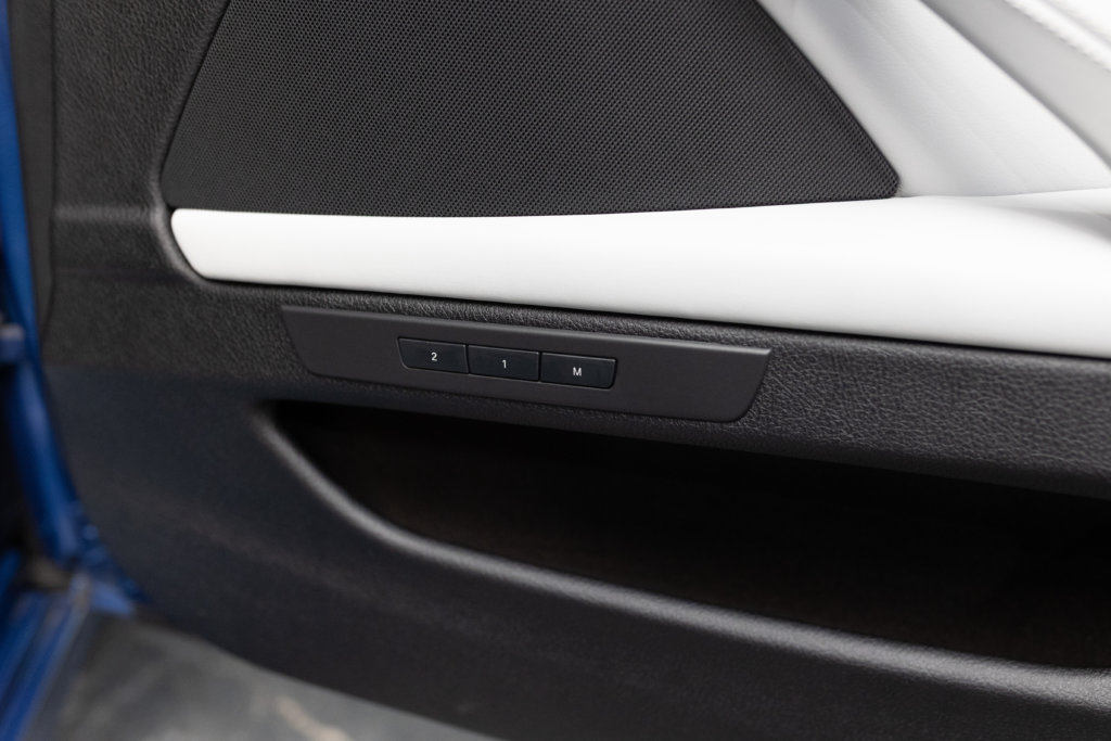 M5 Bleu Japon Interieur 12