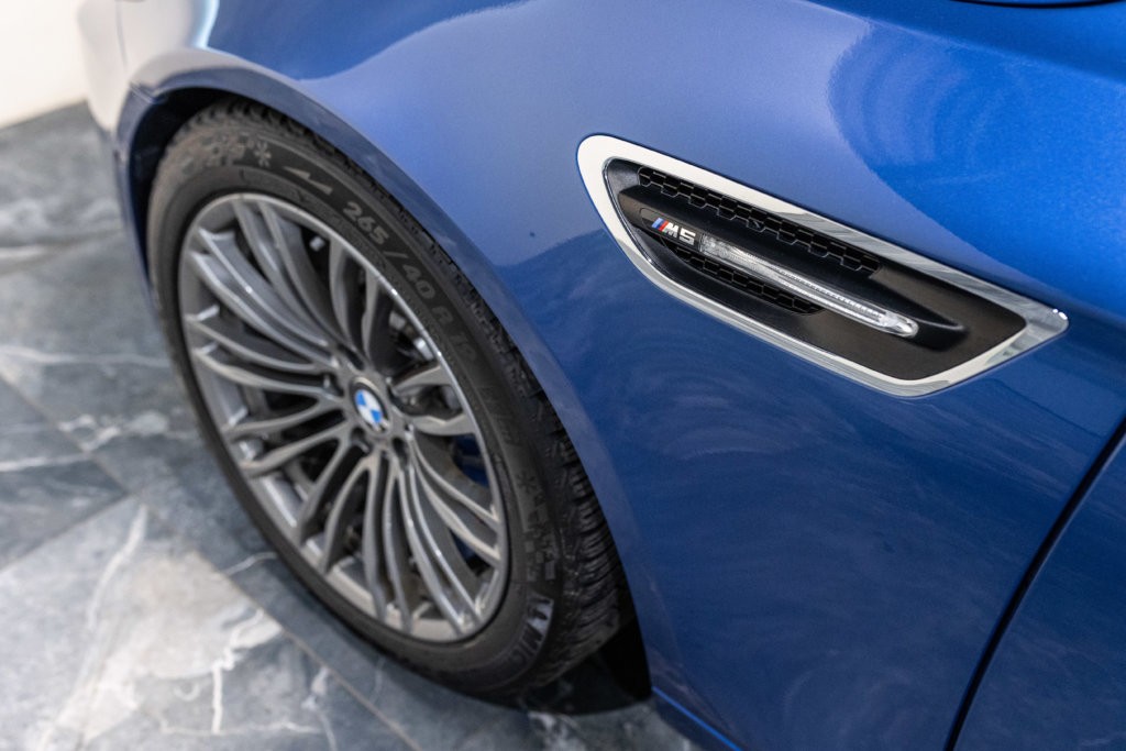 M5 Bleu Japon Interieur 17