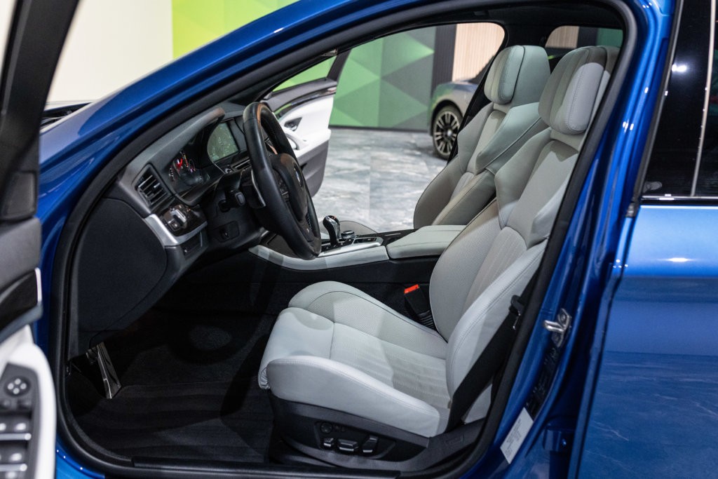 M5 Bleu Japon Interieur 18