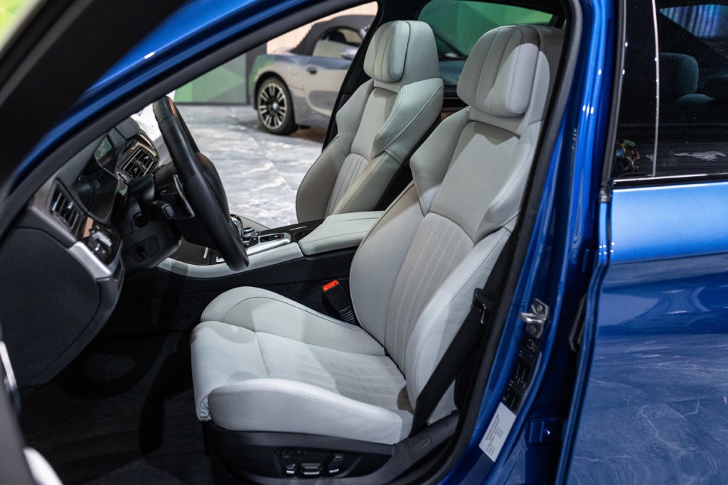 M5 Bleu Japon Interieur 19
