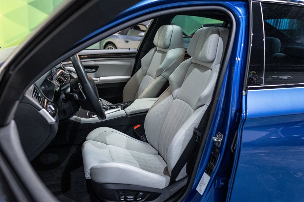 M5 Bleu Japon Interieur 2