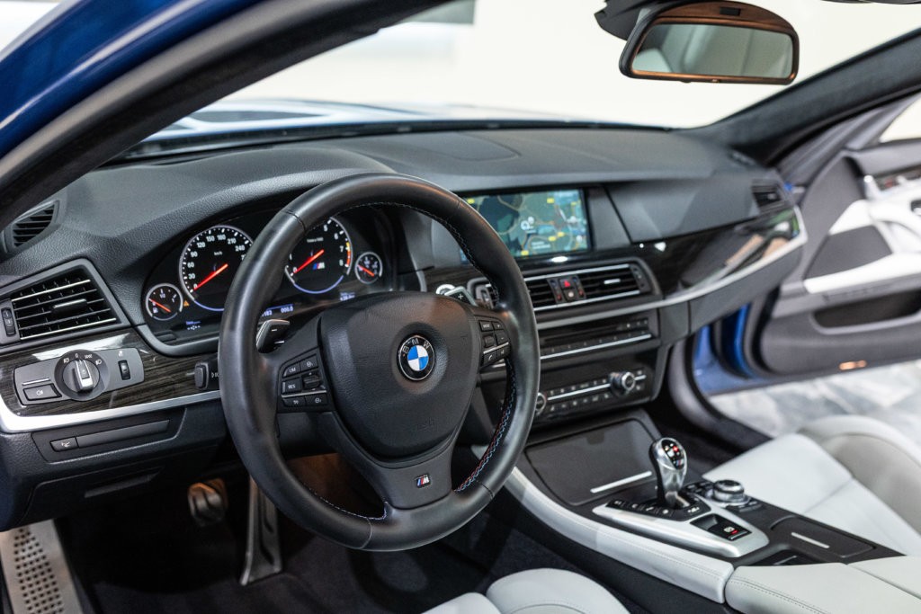 M5 Bleu Japon Interieur 20