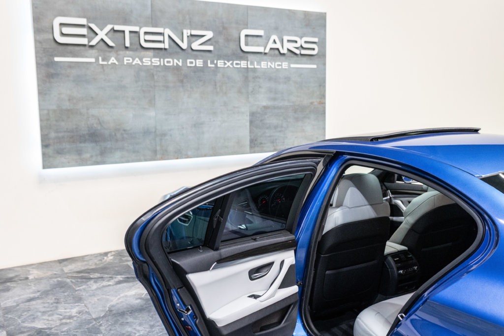 M5 Bleu Japon Interieur 24