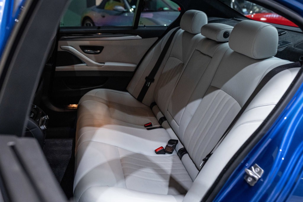 M5 Bleu Japon Interieur 29