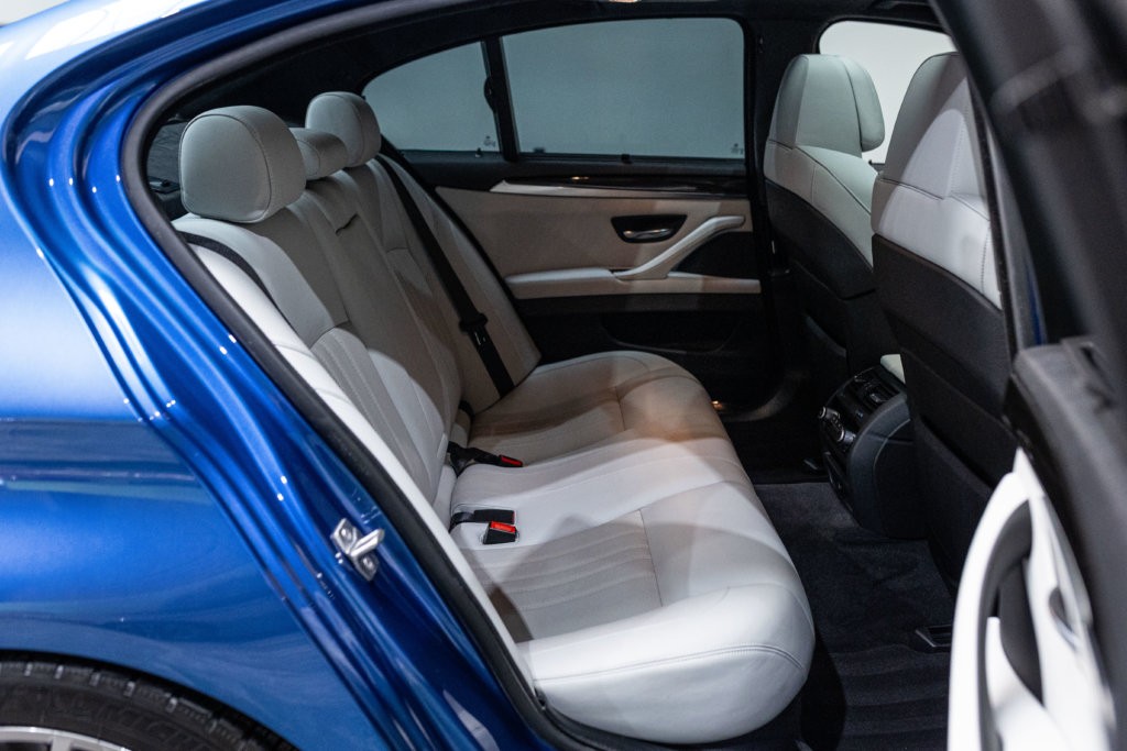 M5 Bleu Japon Interieur 30
