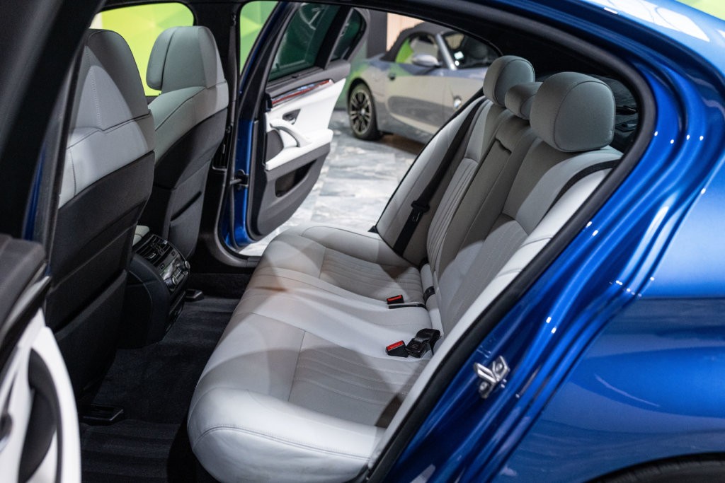 M5 Bleu Japon Interieur 32