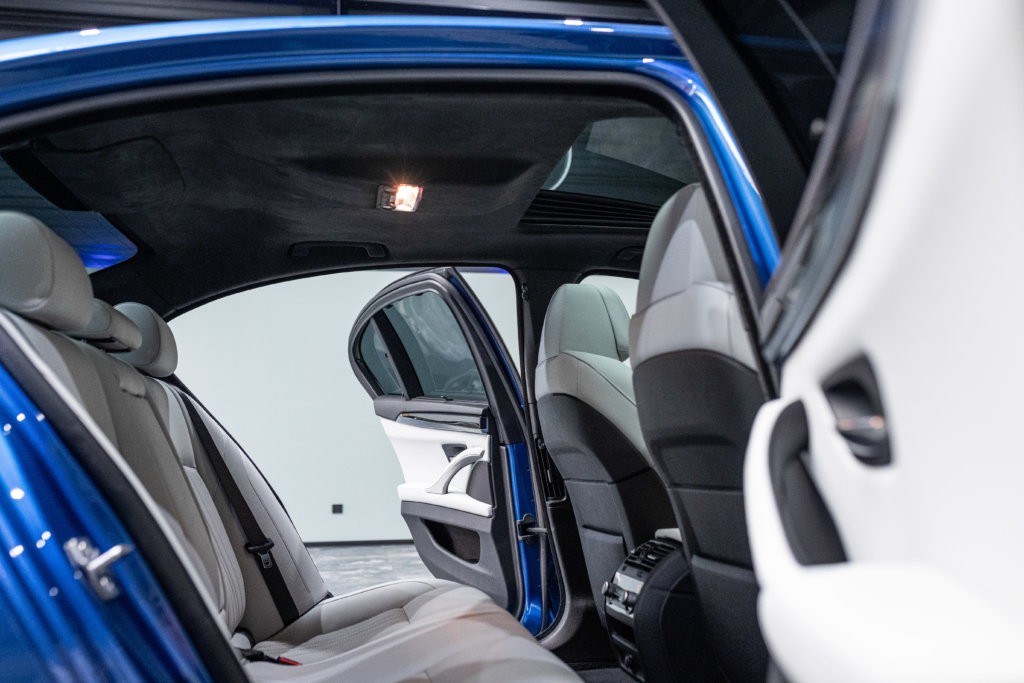 M5 Bleu Japon Interieur 39