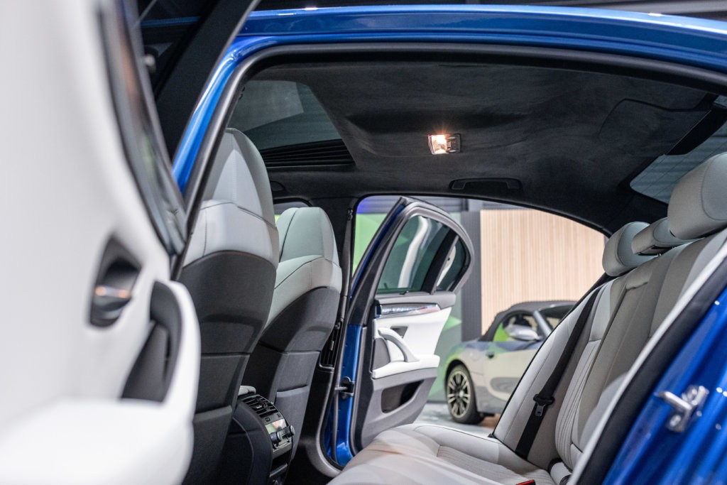 M5 Bleu Japon Interieur 40