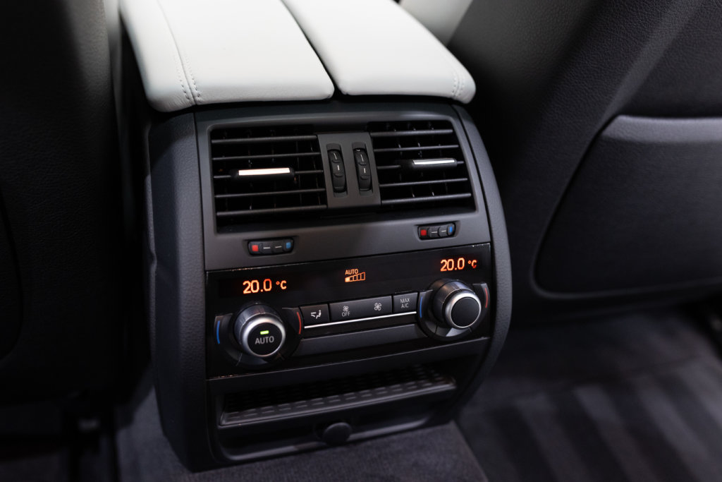 M5 Bleu Japon Interieur 41