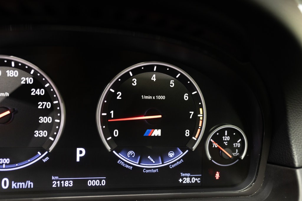 M5 Bleu Japon Interieur 46