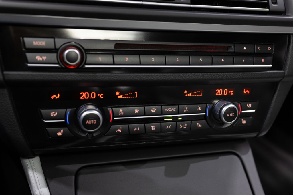 M5 Bleu Japon Interieur 51