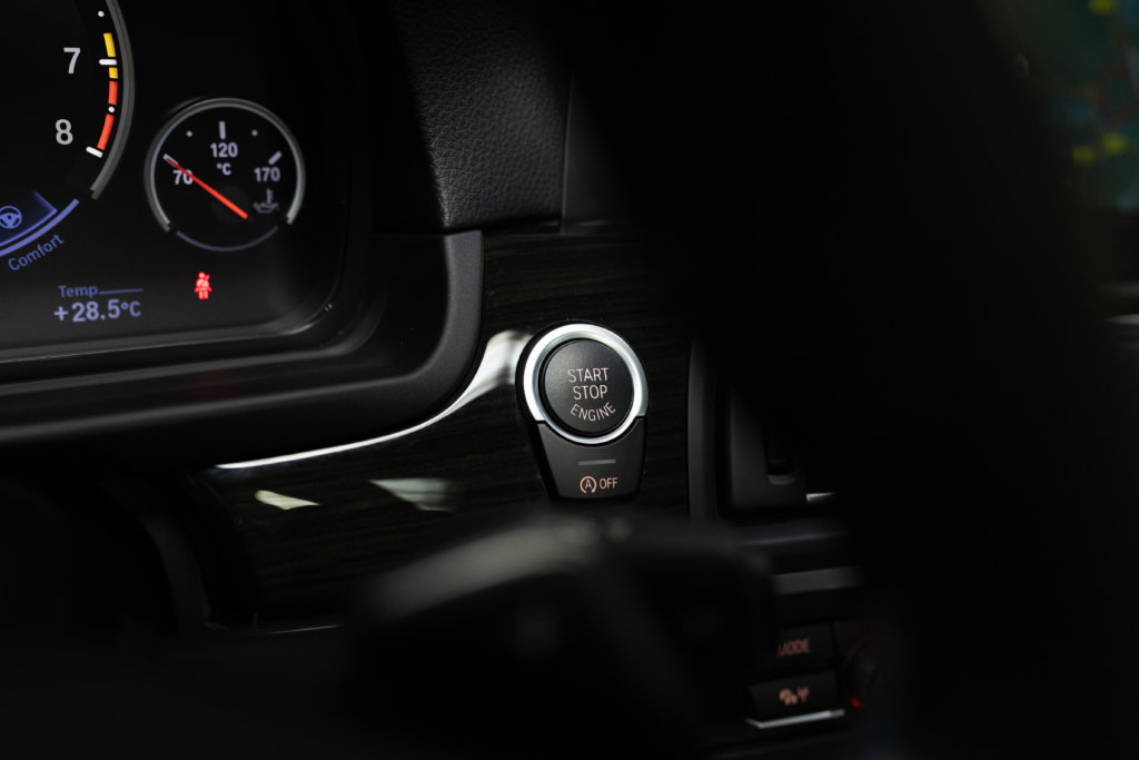 M5 Bleu Japon Interieur 52