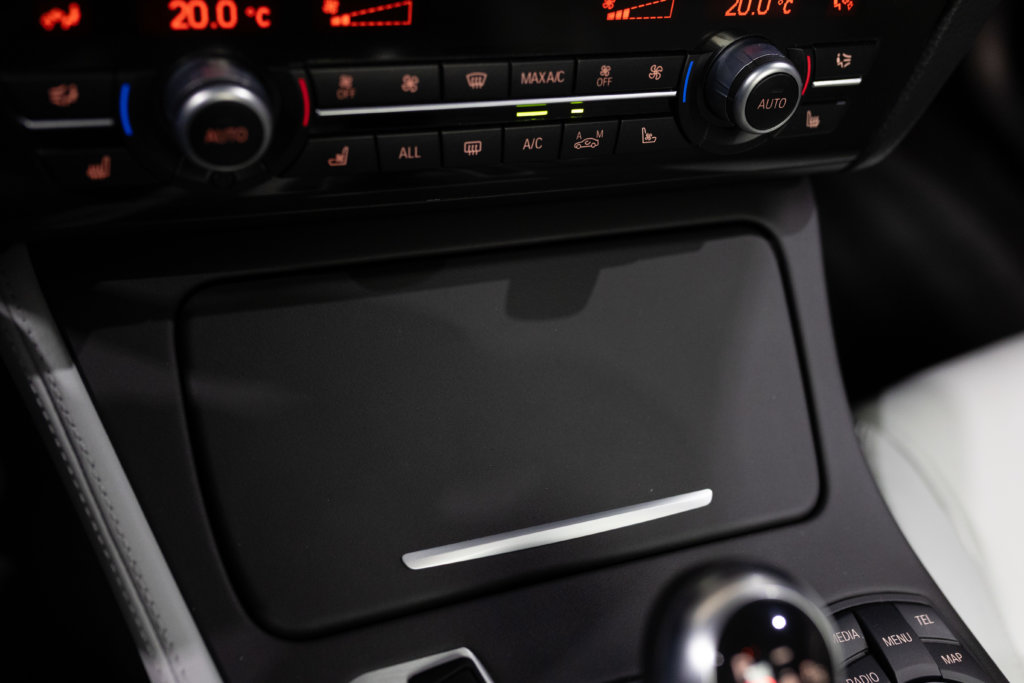 M5 Bleu Japon Interieur 61