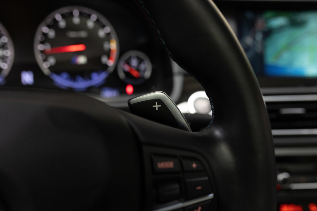 M5 Bleu Japon Interieur 65