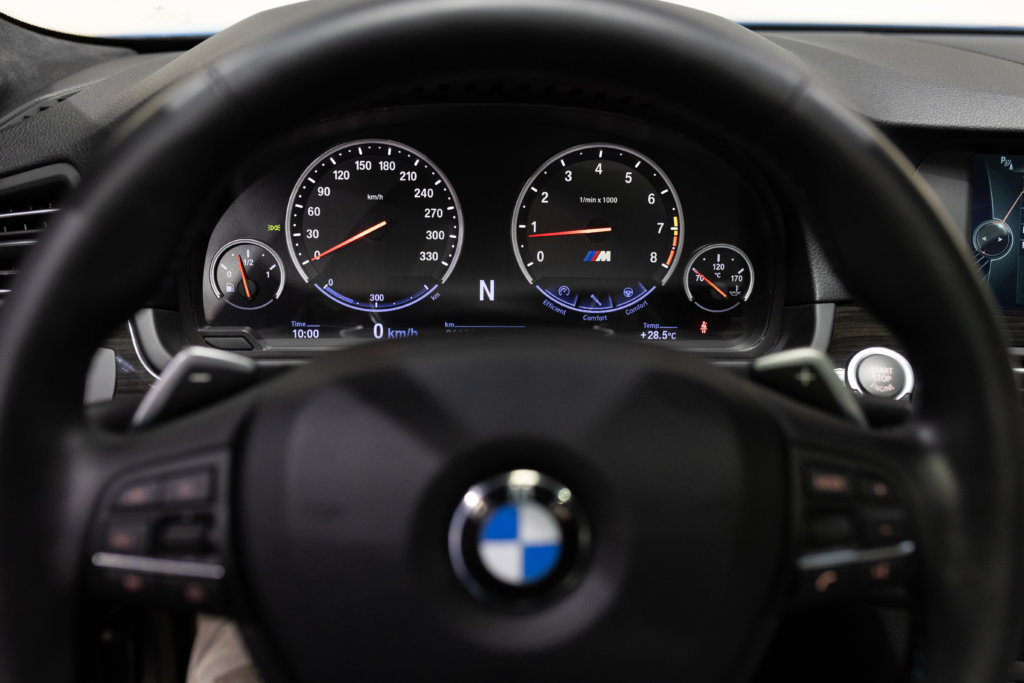 M5 Bleu Japon Interieur 67