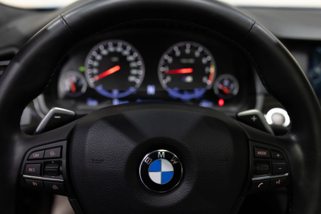 M5 Bleu Japon Interieur 68