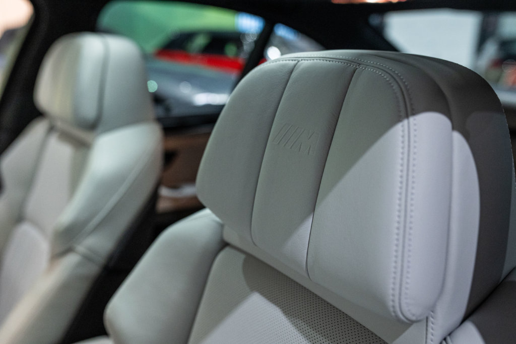 M5 Bleu Japon Interieur 7