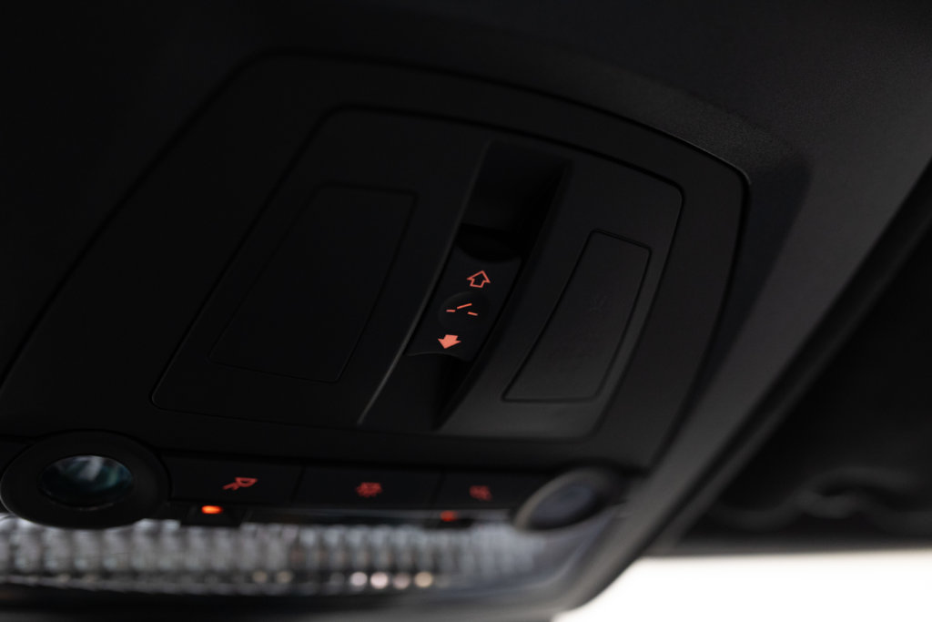 M5 Bleu Japon Interieur 71