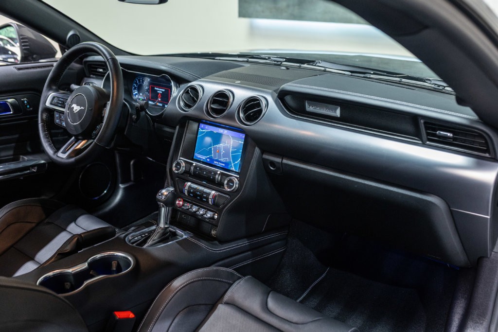 Mustang 2019 Grise Interieur 10