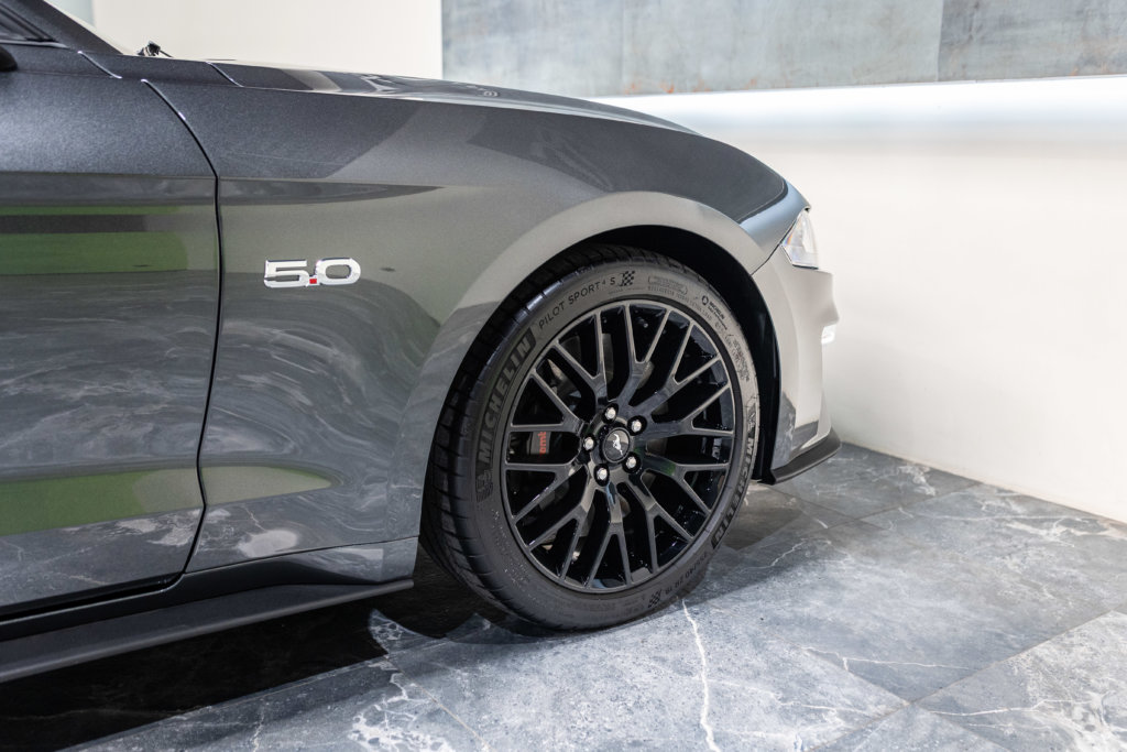 Mustang 2019 Grise Interieur 11