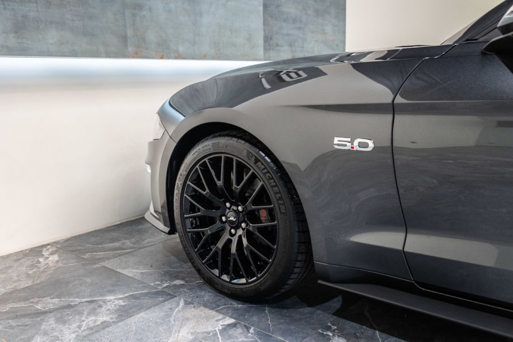 Mustang 2019 Grise Interieur 12