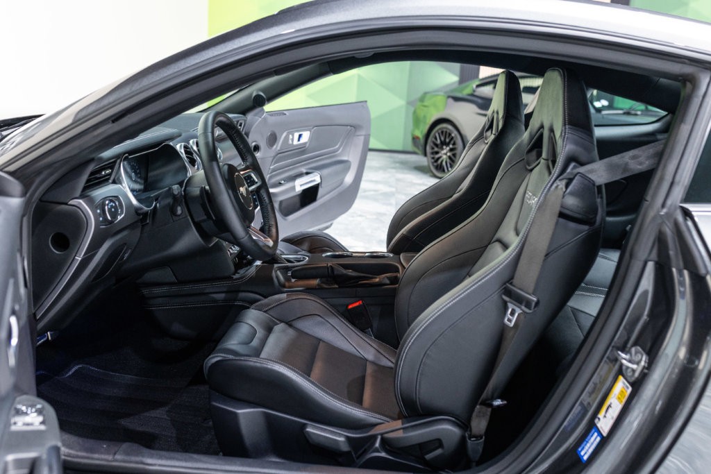 Mustang 2019 Grise Interieur 13