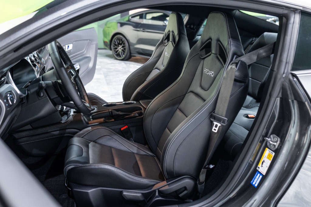 Mustang 2019 Grise Interieur 14