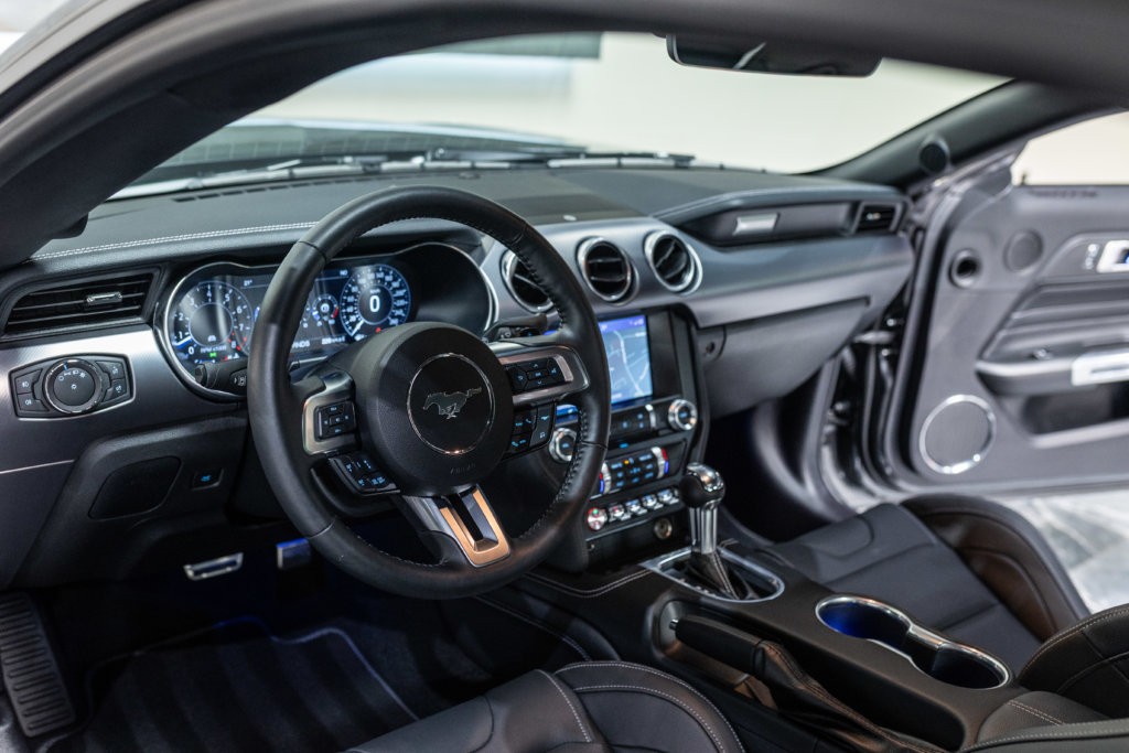 Mustang 2019 Grise Interieur 15