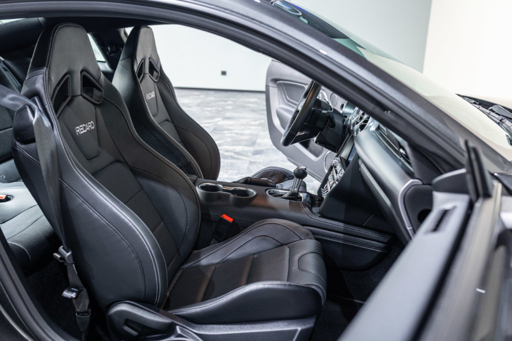 Mustang 2019 Grise Interieur 17