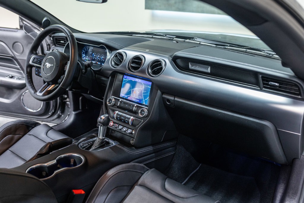 Mustang 2019 Grise Interieur 18