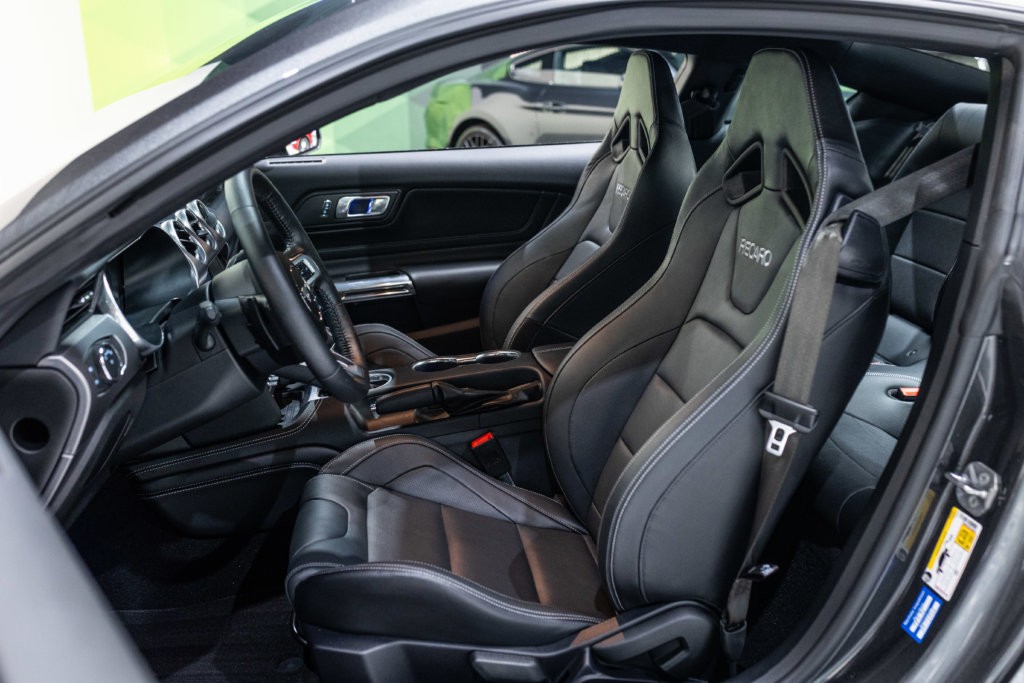 Mustang 2019 Grise Interieur 2