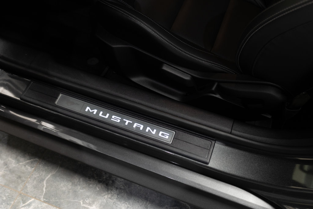 Mustang 2019 Grise Interieur 3