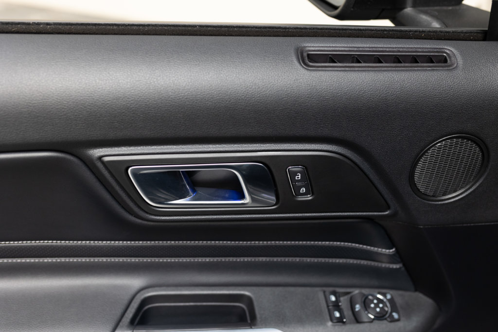 Mustang 2019 Grise Interieur 5