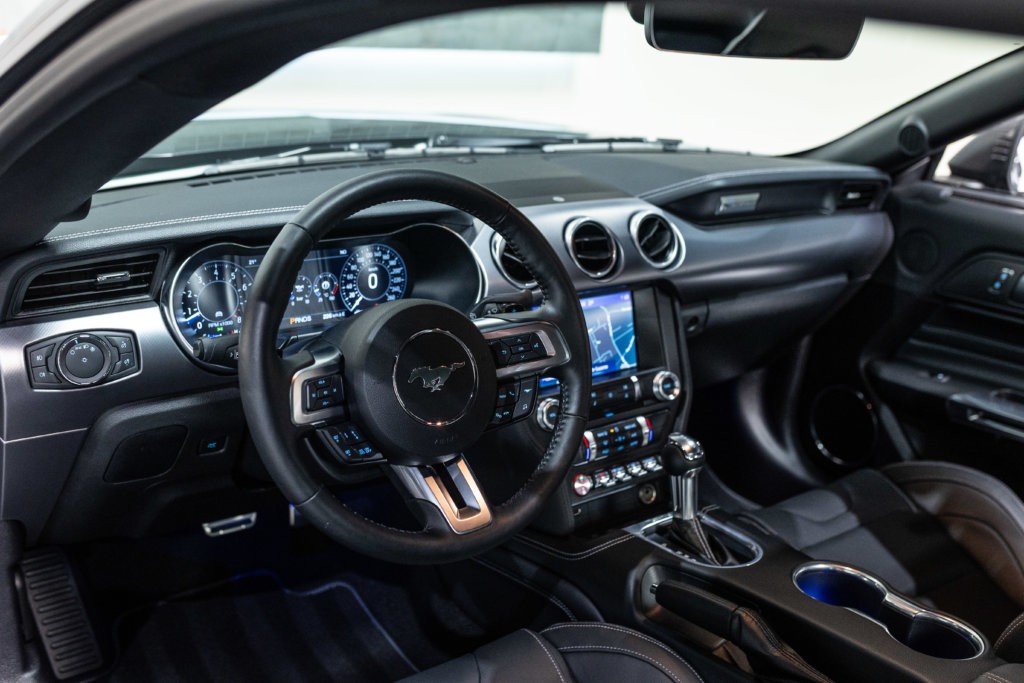 Mustang 2019 Grise Interieur 6