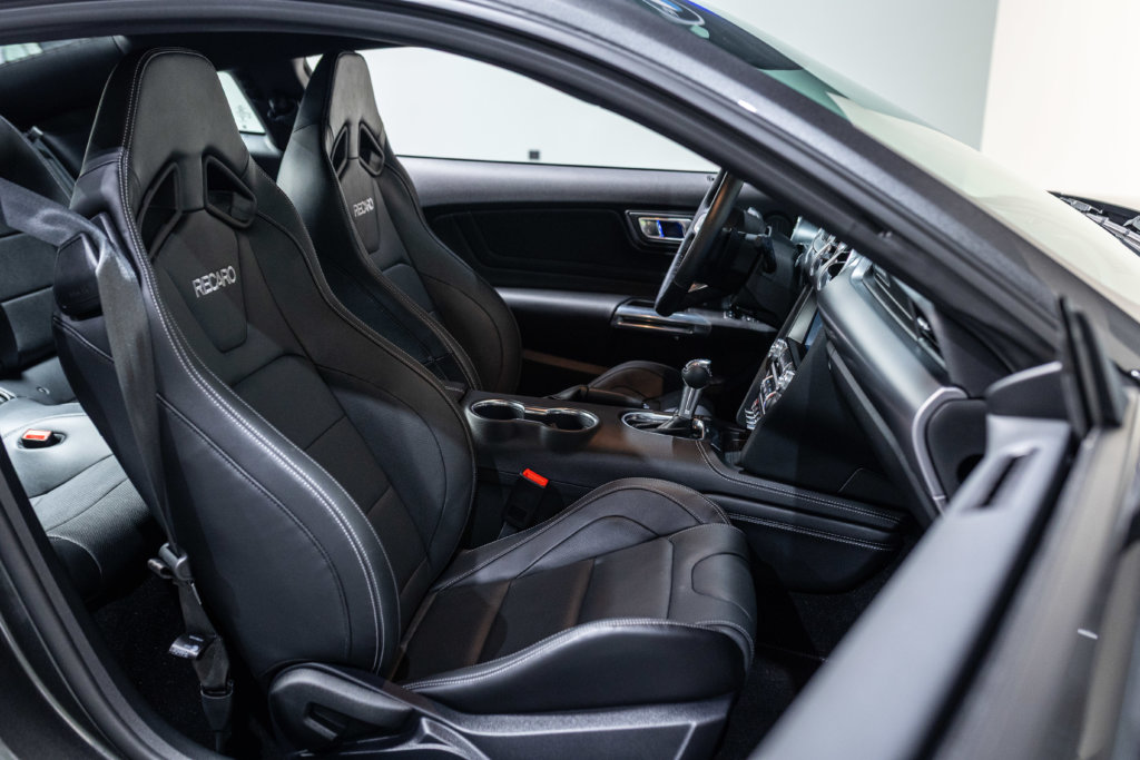 Mustang 2019 Grise Interieur 8