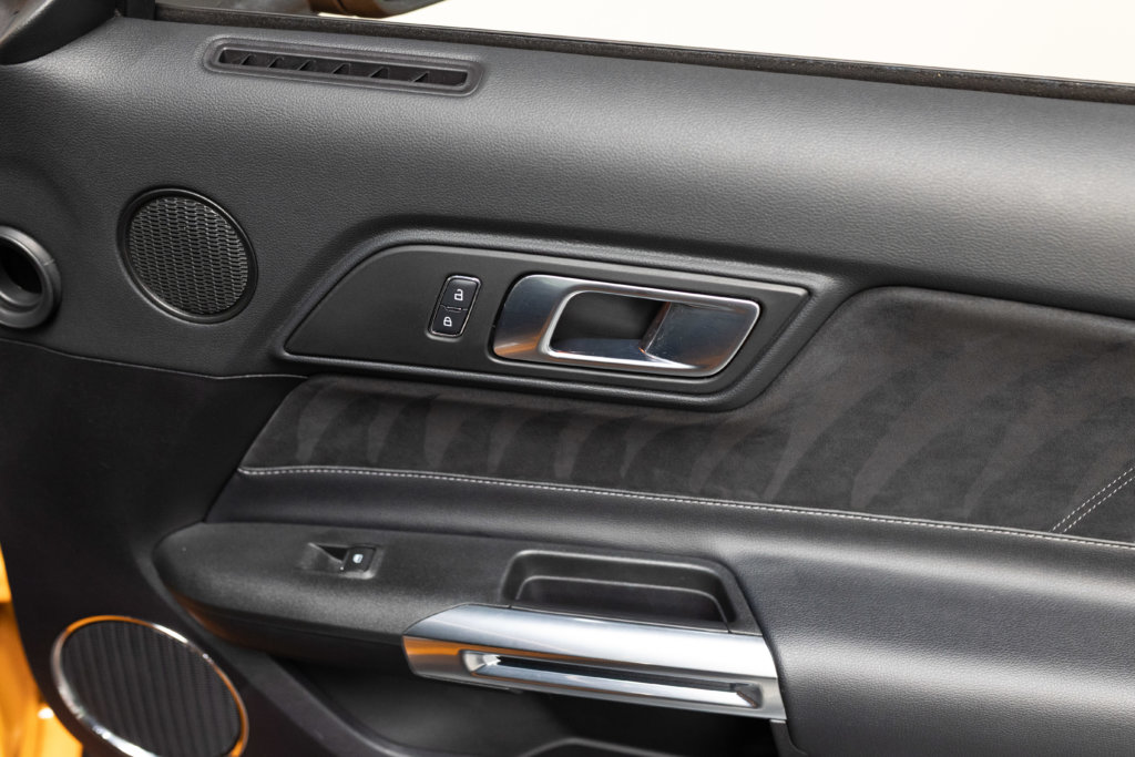 Mustang Orange 2019 Interieur 10