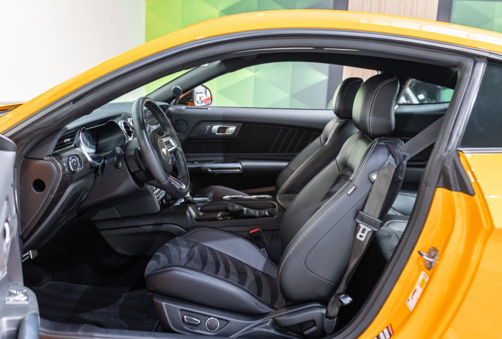 Mustang Orange 2019 Interieur