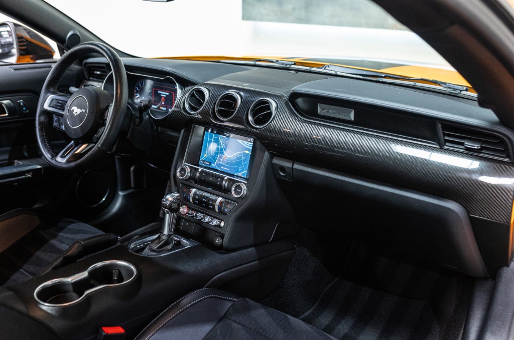 Mustang Orange 2019 Interieur 11