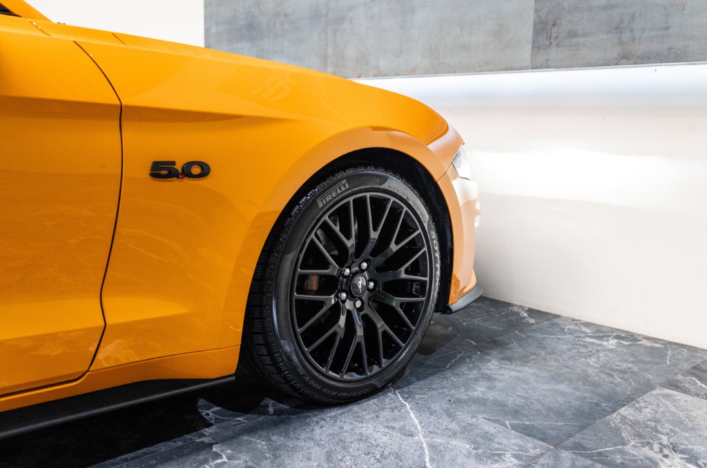 Mustang Orange 2019 Interieur 12