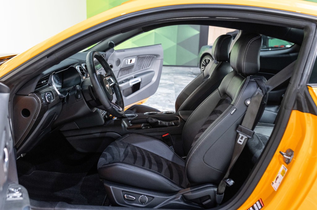 Mustang Orange 2019 Interieur 14