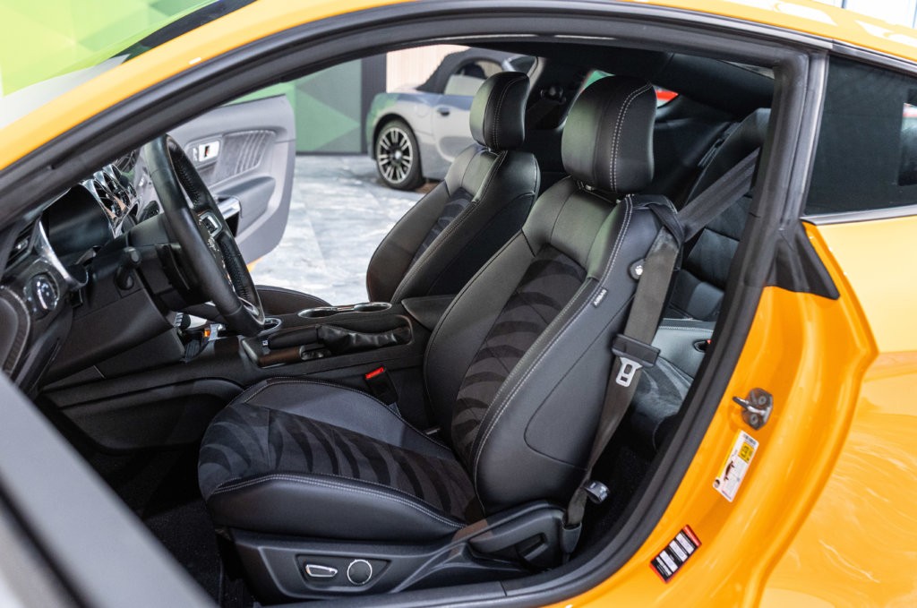 Mustang Orange 2019 Interieur 15