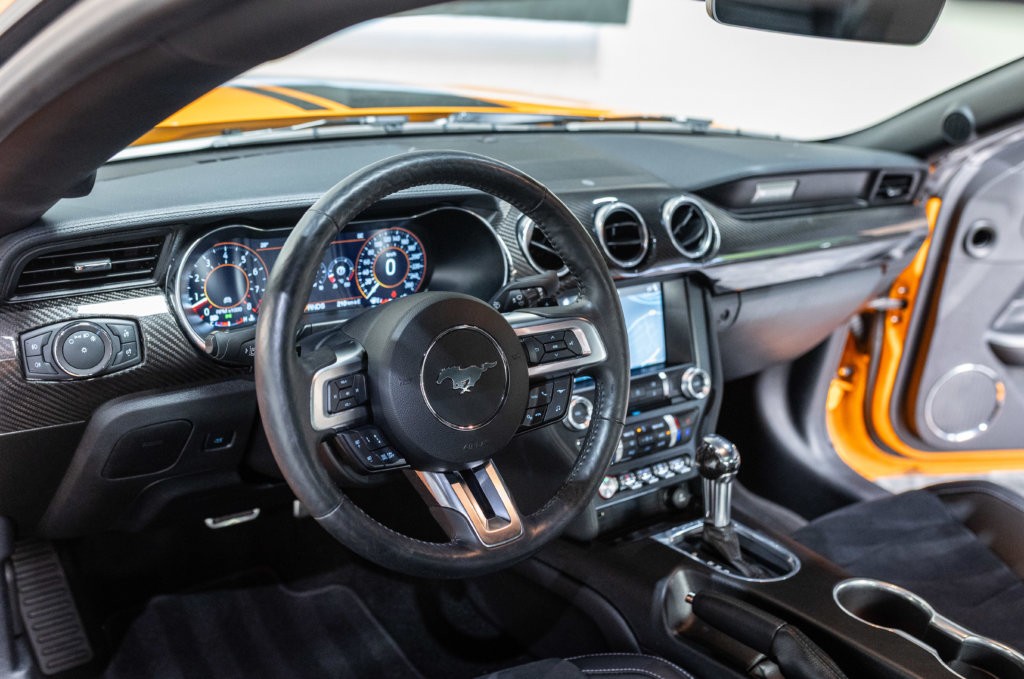 Mustang Orange 2019 Interieur 16