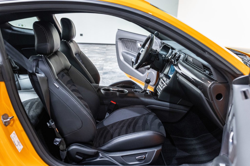 Mustang Orange 2019 Interieur 17