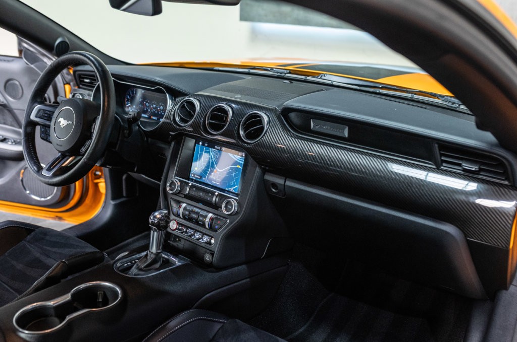 Mustang Orange 2019 Interieur 19