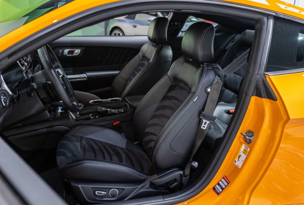 Mustang Orange 2019 Interieur 2