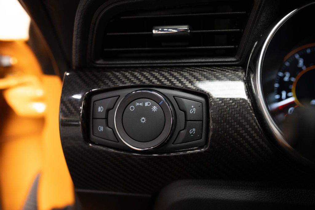 Mustang Orange 2019 Interieur 22