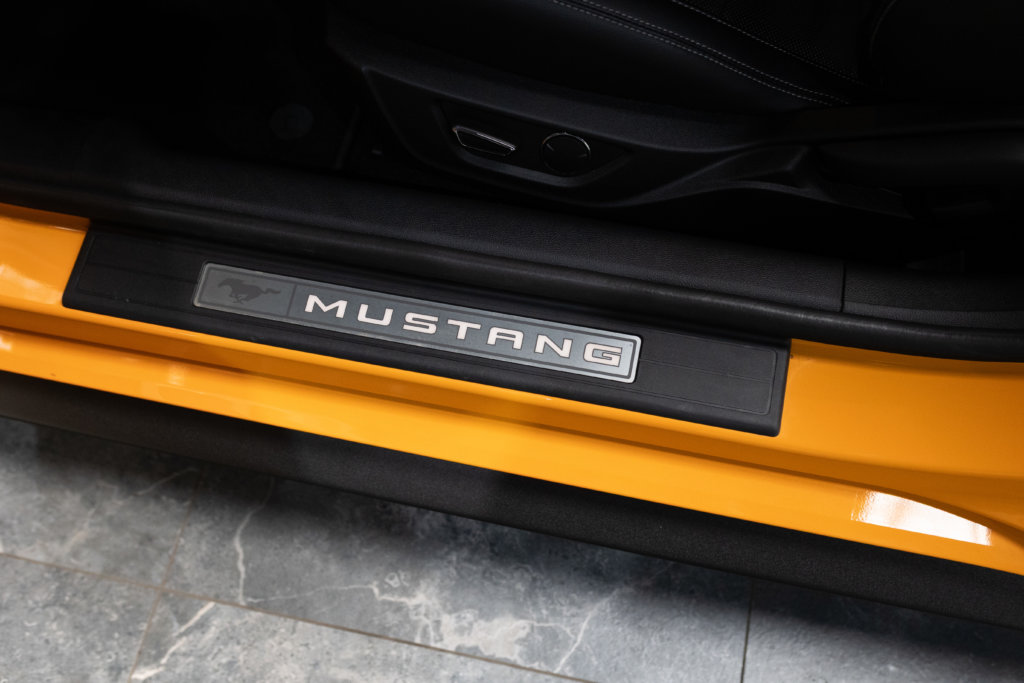 Mustang Orange 2019 Interieur 3